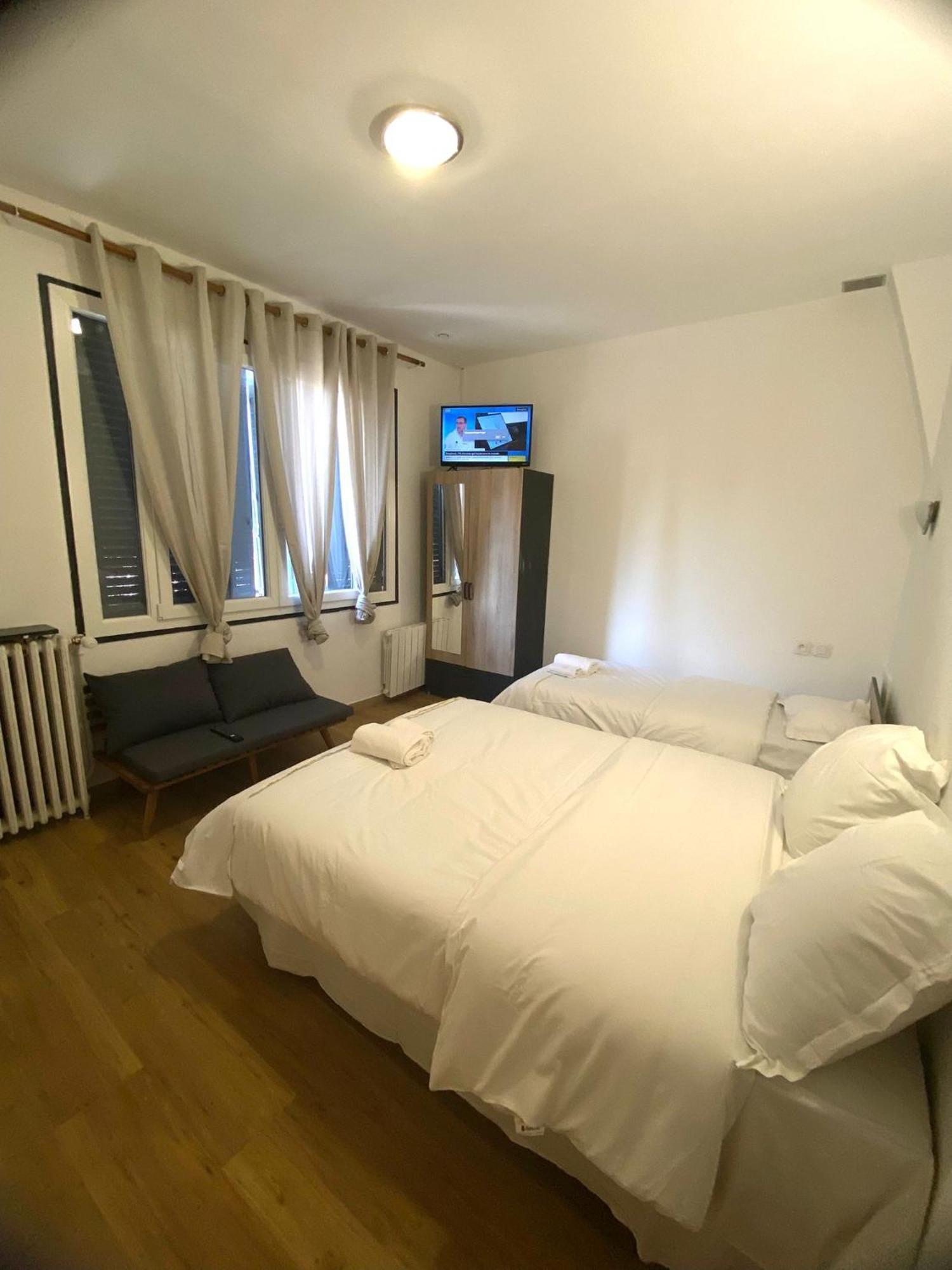 Hotel & Restaurant Isvara Breteuil Buitenkant foto